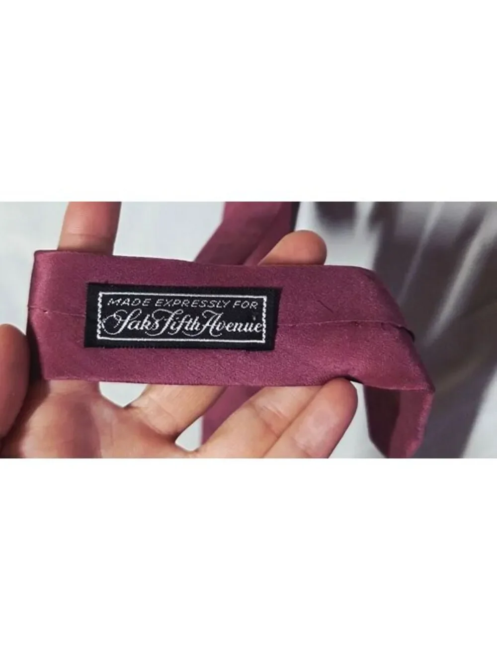Saks Fifth Avenue Men's Solid Berry Maroon Burgundy Silk Necktie Hand Made Italy